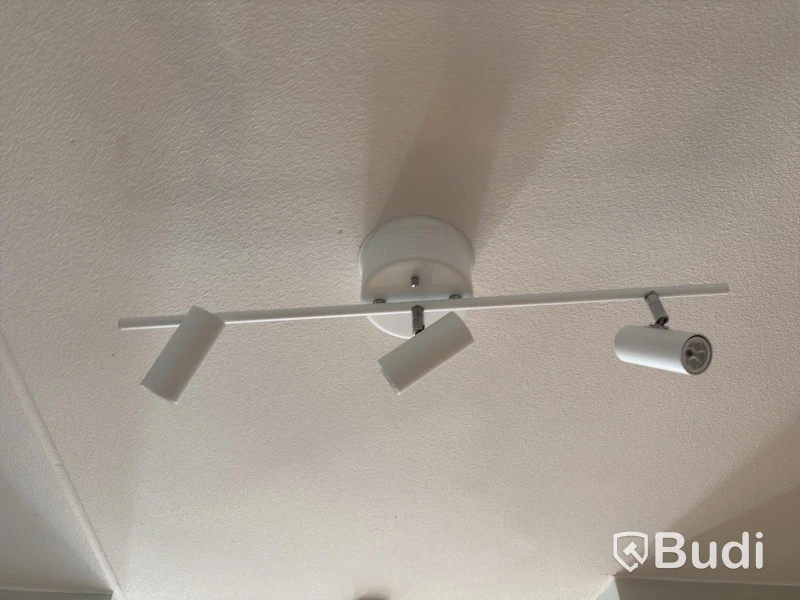 Contents from a fully furnished three-room apartment - see all images for full contents