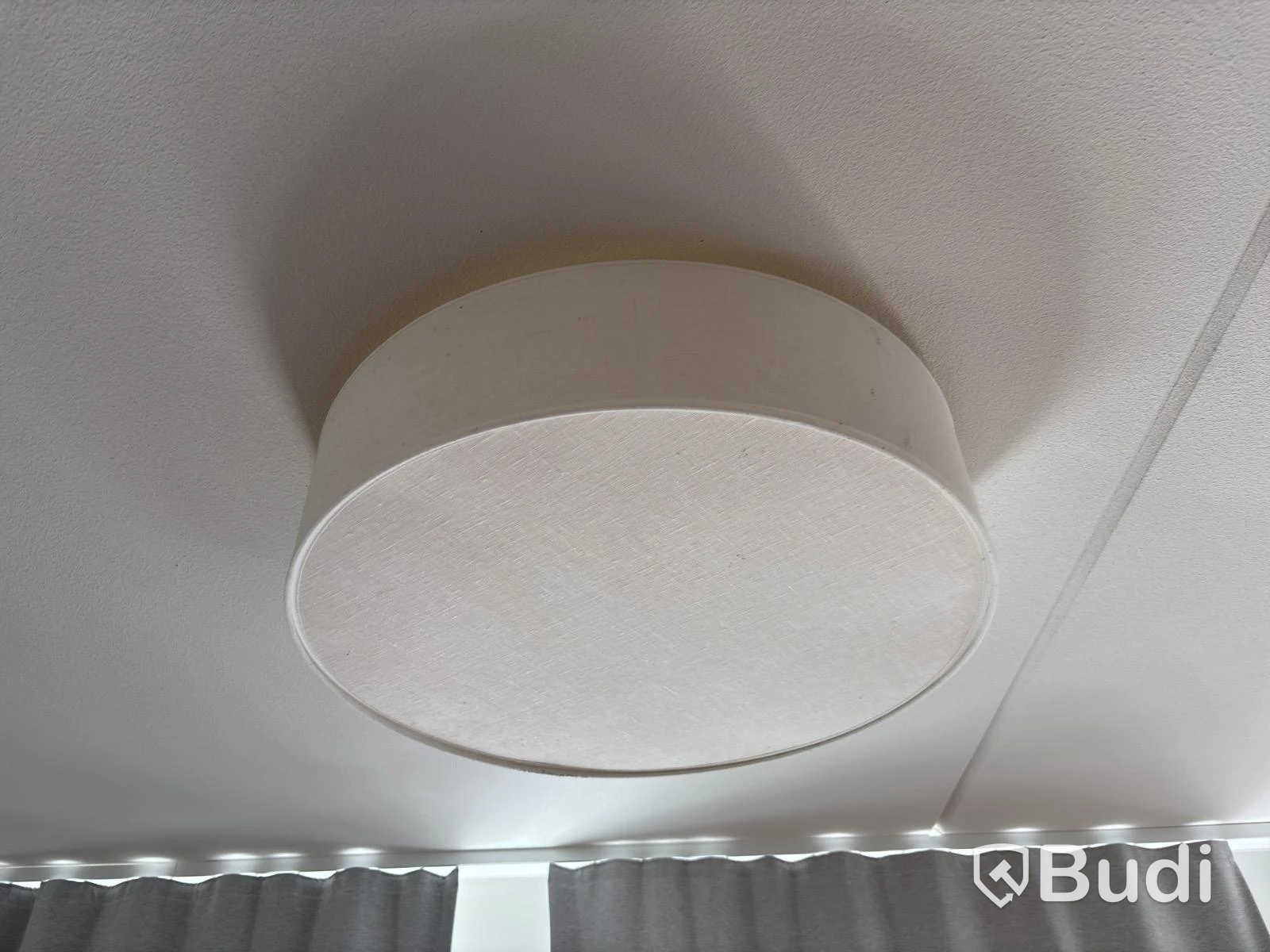 Contents from a fully furnished three-room apartment - see all images for full contents