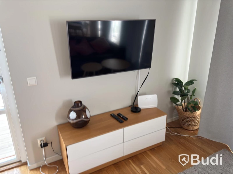 Contents from a fully furnished three-room apartment - see all images for full contents
