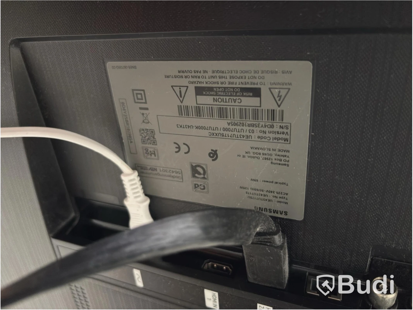 Contents from a fully furnished three-room apartment - see all images for full contents