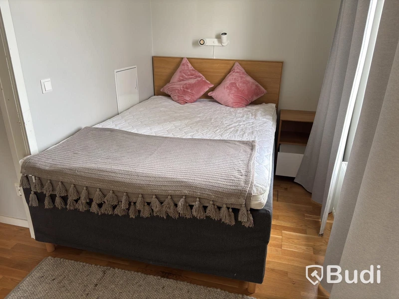Contents from a fully furnished three-room apartment - see all images for full contents