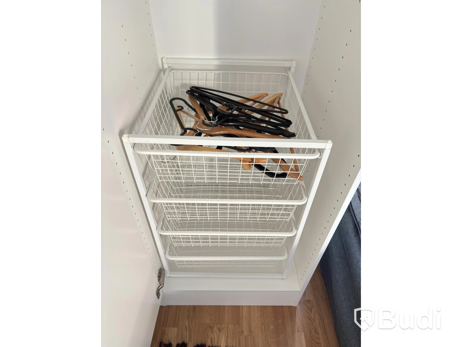 Contents of a fully furnished three-room apartment - see all images for the complete contents