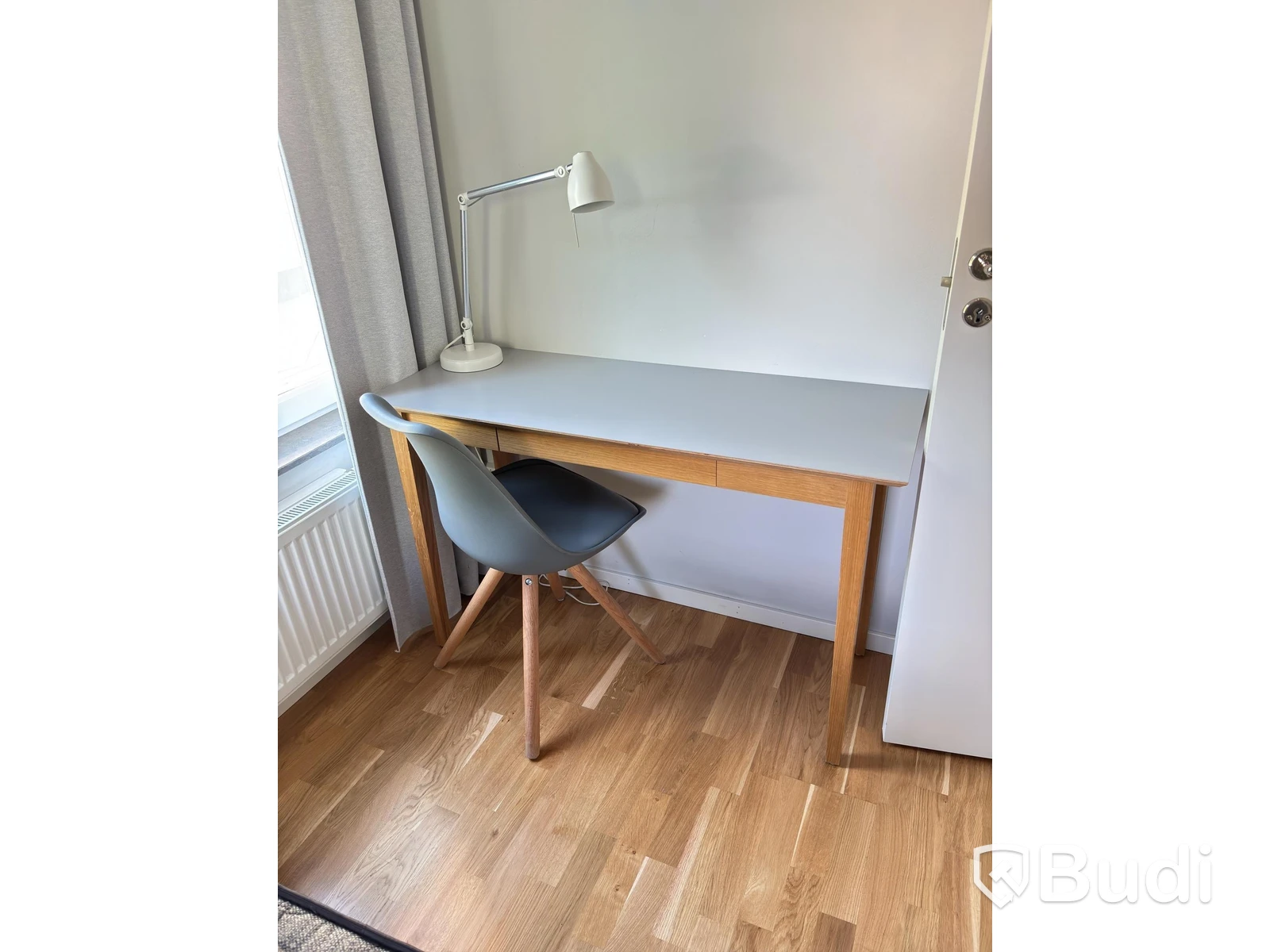 Contents of a fully furnished three-room apartment - see all images for the complete contents