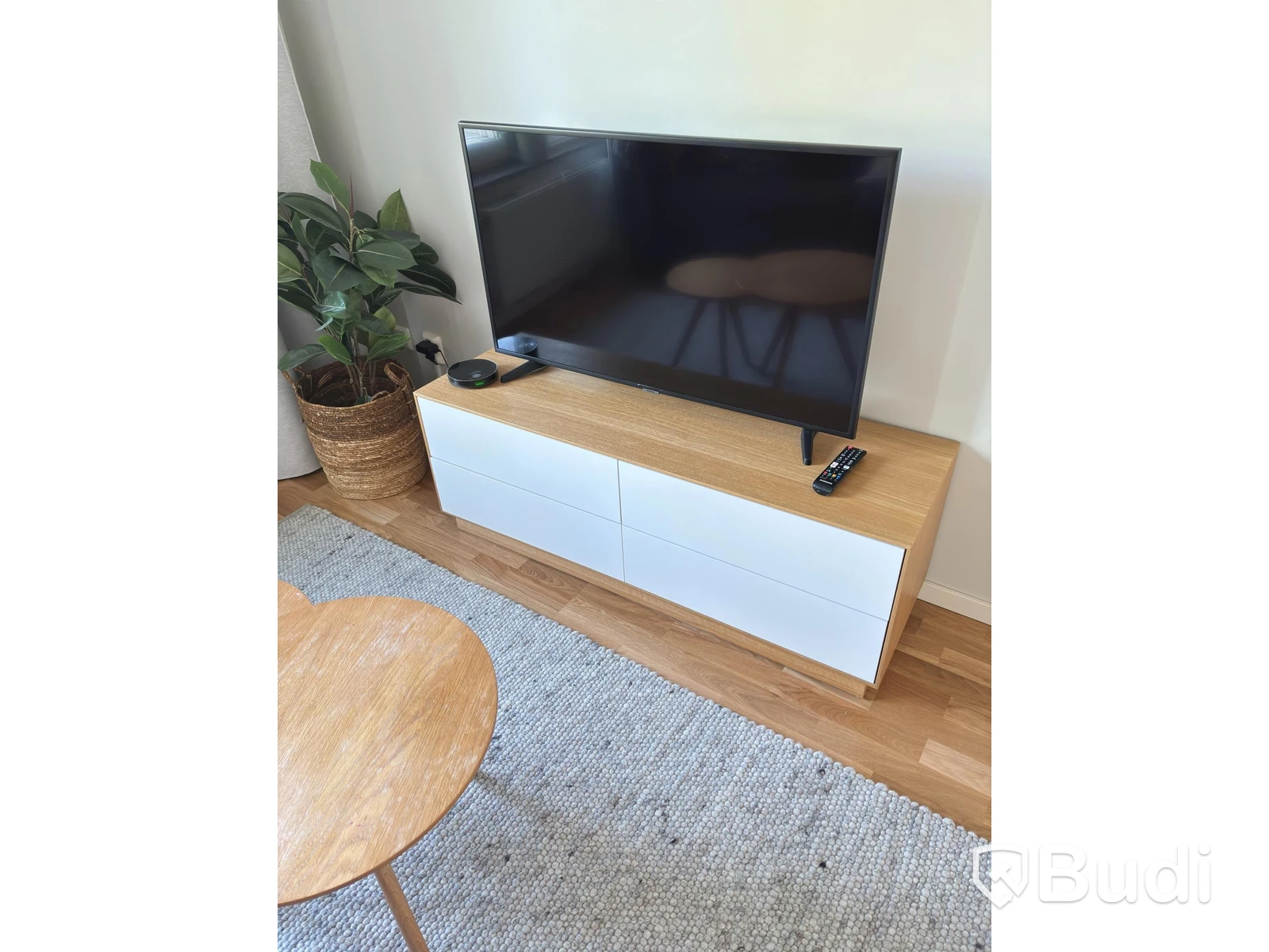 Contents of a fully furnished three-room apartment - see all images for the complete contents