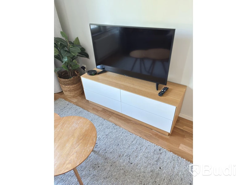 Contents of a fully furnished three-room apartment - see all images for the complete contents