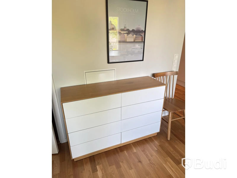 Contents of a fully furnished three-room apartment - see all images for the complete contents