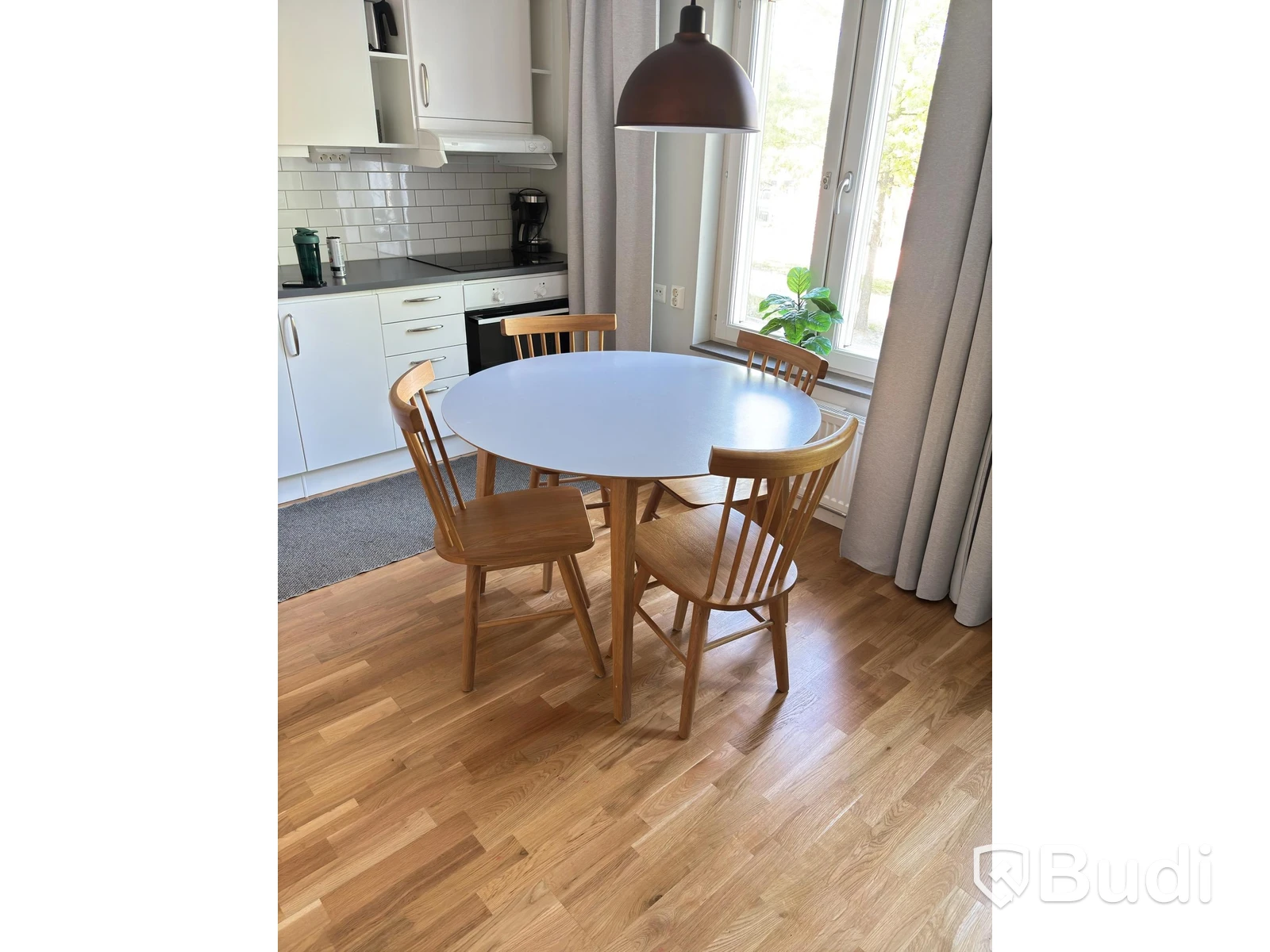 Contents of a fully furnished three-room apartment - see all images for the complete contents