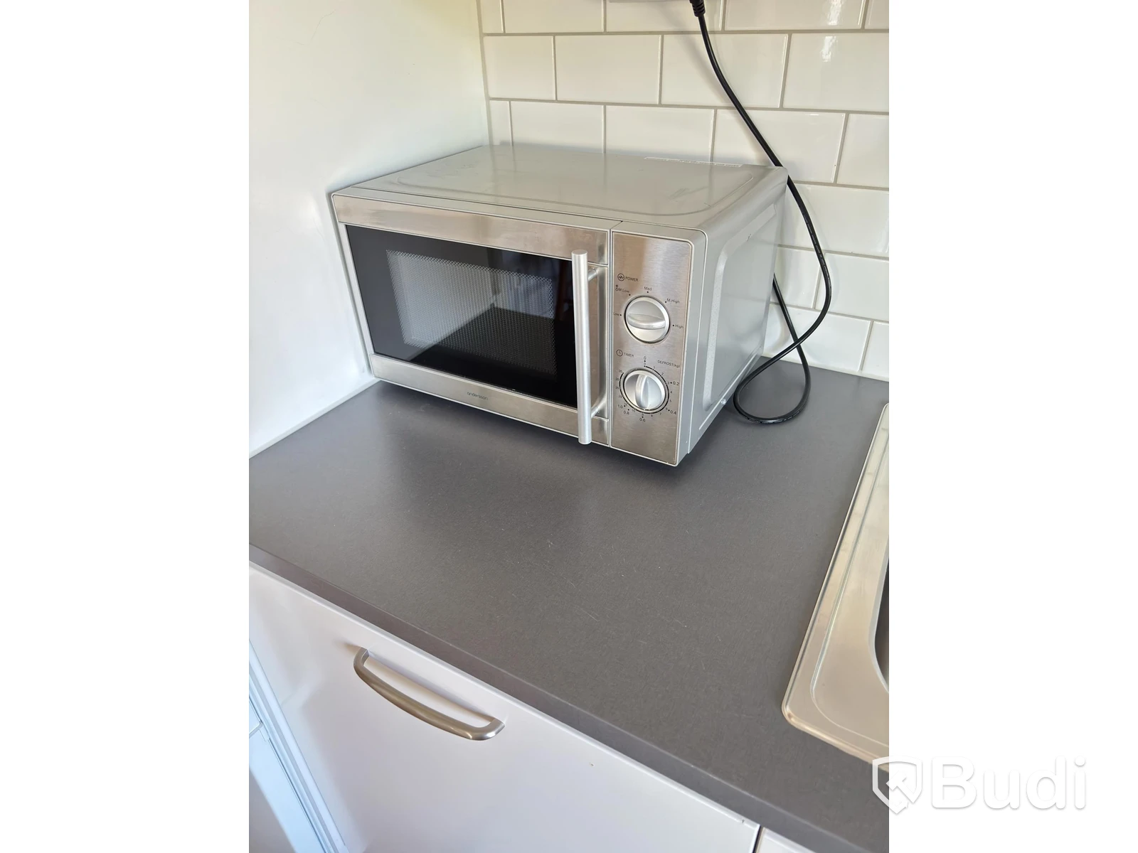 Contents of a fully furnished three-room apartment - see all images for the complete contents