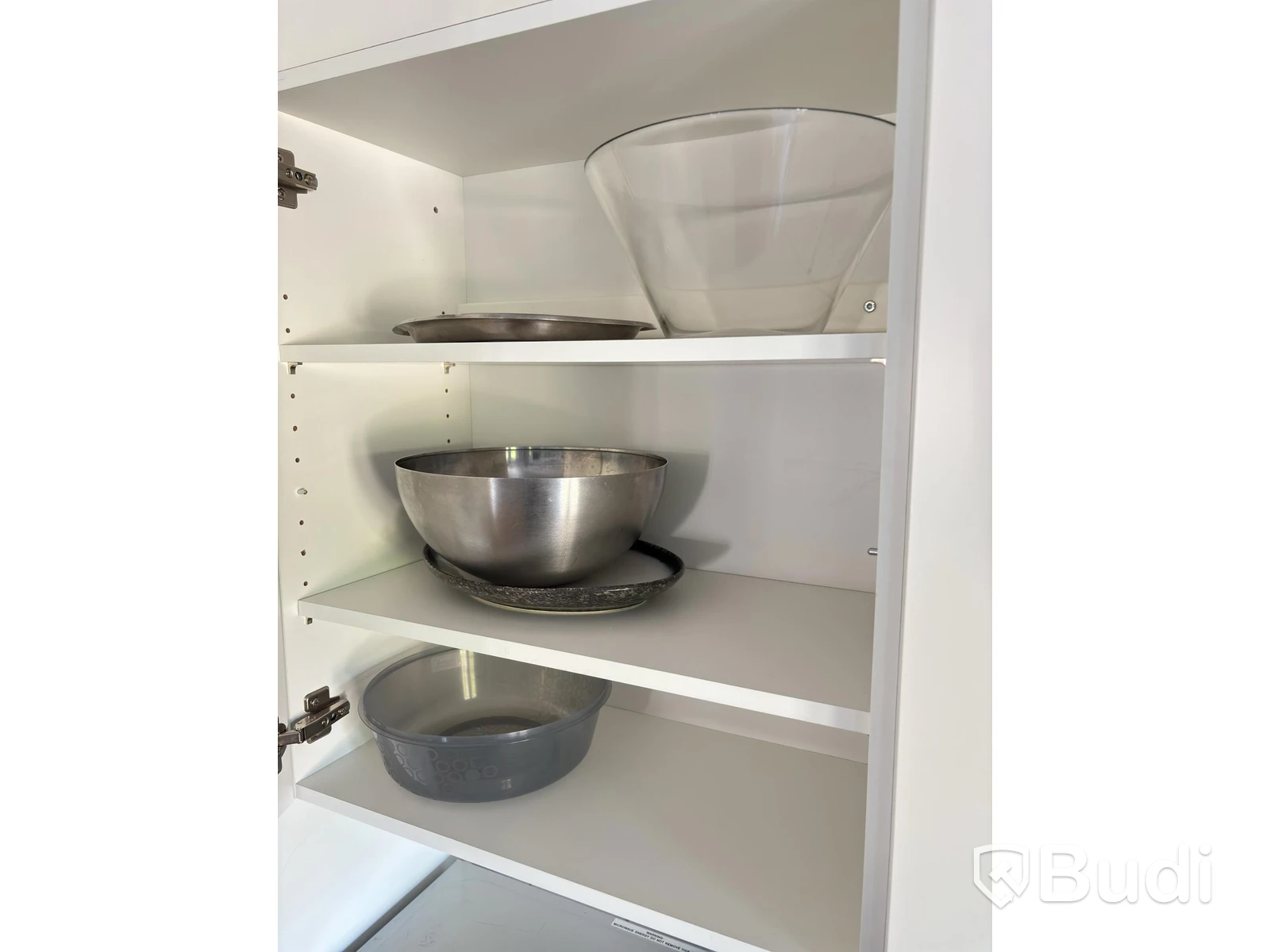Contents of a fully furnished three-room apartment - see all images for the complete contents