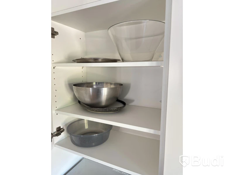 Contents of a fully furnished three-room apartment - see all images for the complete contents