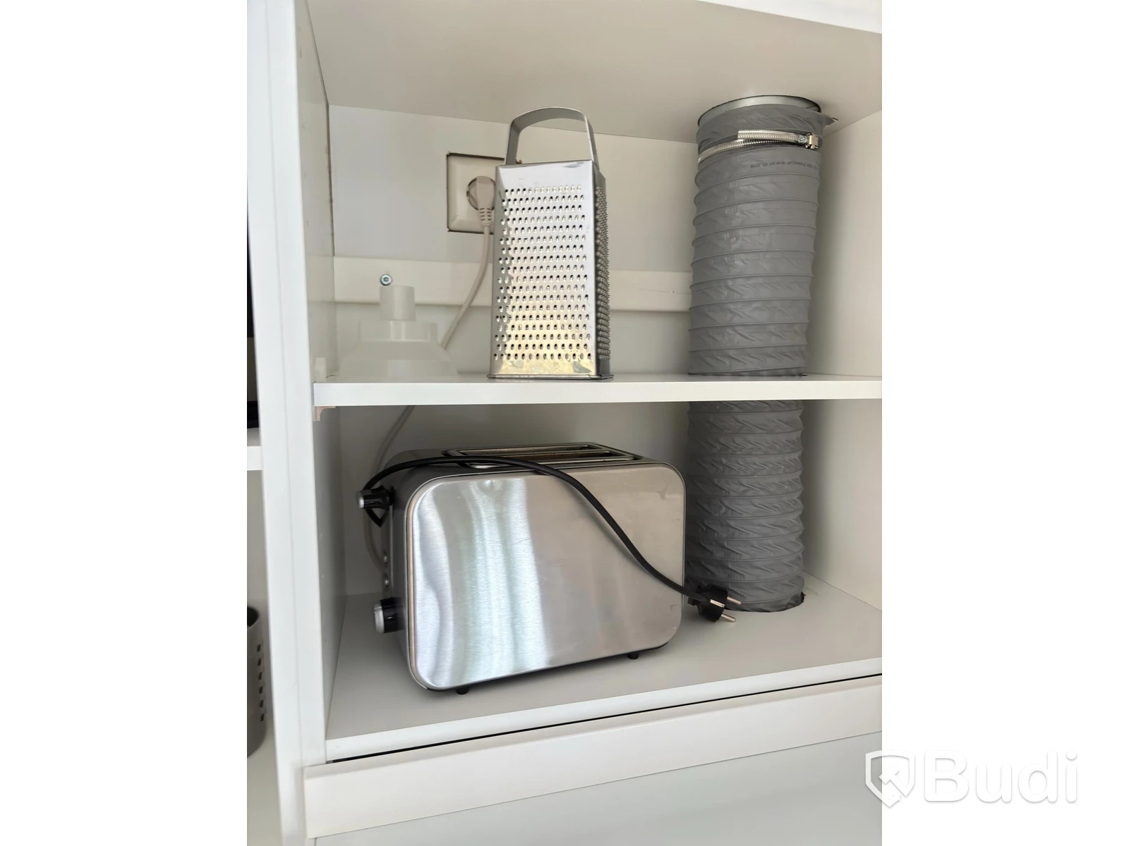 Contents of a fully furnished three-room apartment - see all images for the complete contents