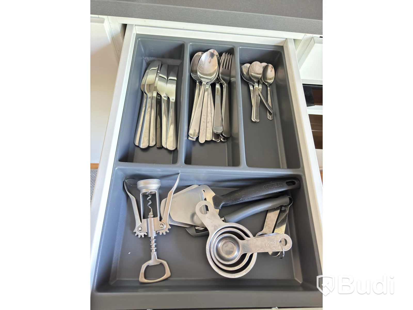 Contents of a fully furnished three-room apartment - see all images for the complete contents
