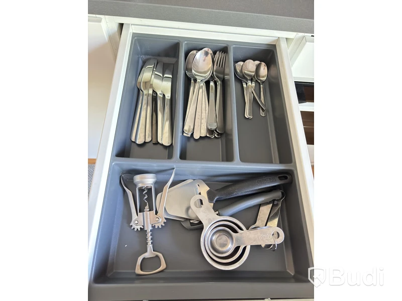 Contents of a fully furnished three-room apartment - see all images for the complete contents