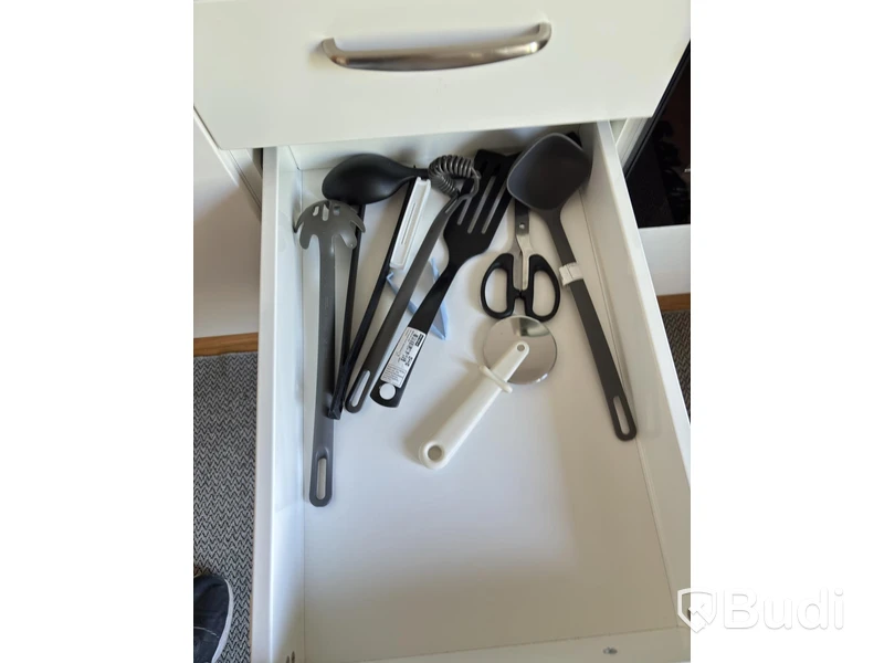 Contents of a fully furnished three-room apartment - see all images for the complete contents