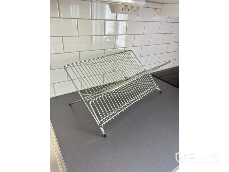 Contents of a fully furnished three-room apartment - see all images for the complete contents