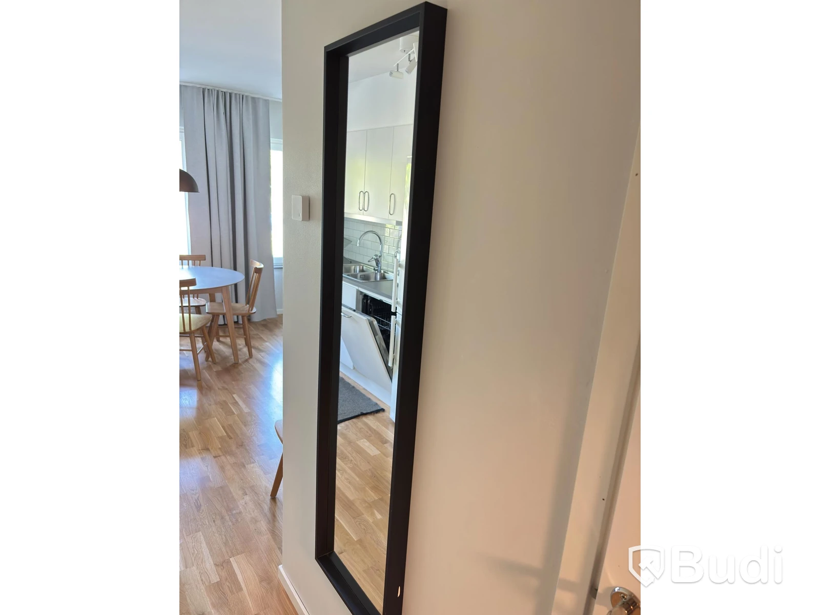 Contents of a fully furnished three-room apartment - see all images for the complete contents