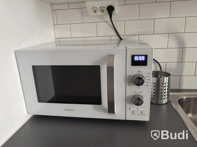Inventarier till fullt möblerad enrummare - se alla bilder för komplett innehåll