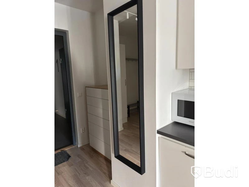 Inventarier till fullt möblerad enrummare - se alla bilder för komplett innehåll