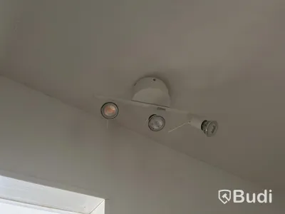 Inventarier till fullt möblerad enrummare - se alla bilder för komplett innehåll