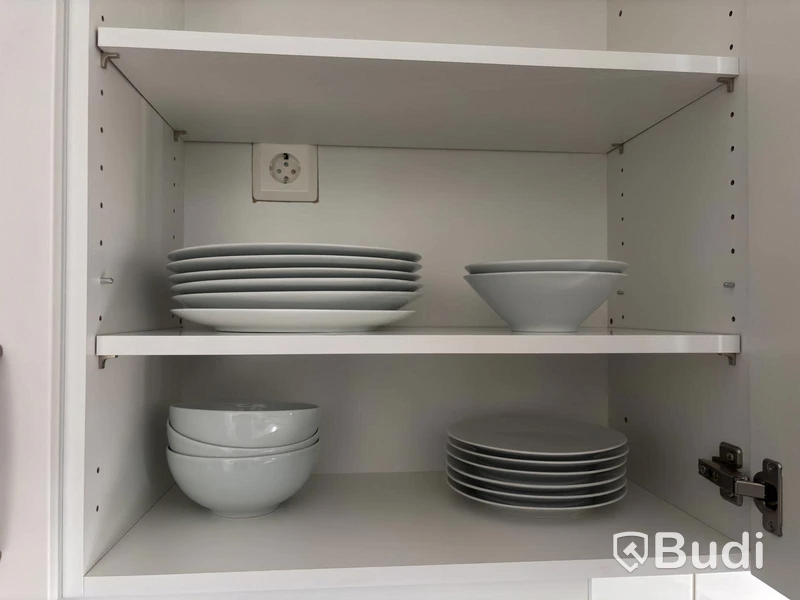 Inventarier till fullt möblerad enrummare - se alla bilder för komplett innehåll