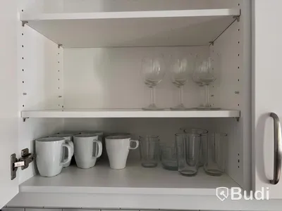Inventarier till fullt möblerad enrummare - se alla bilder för komplett innehåll