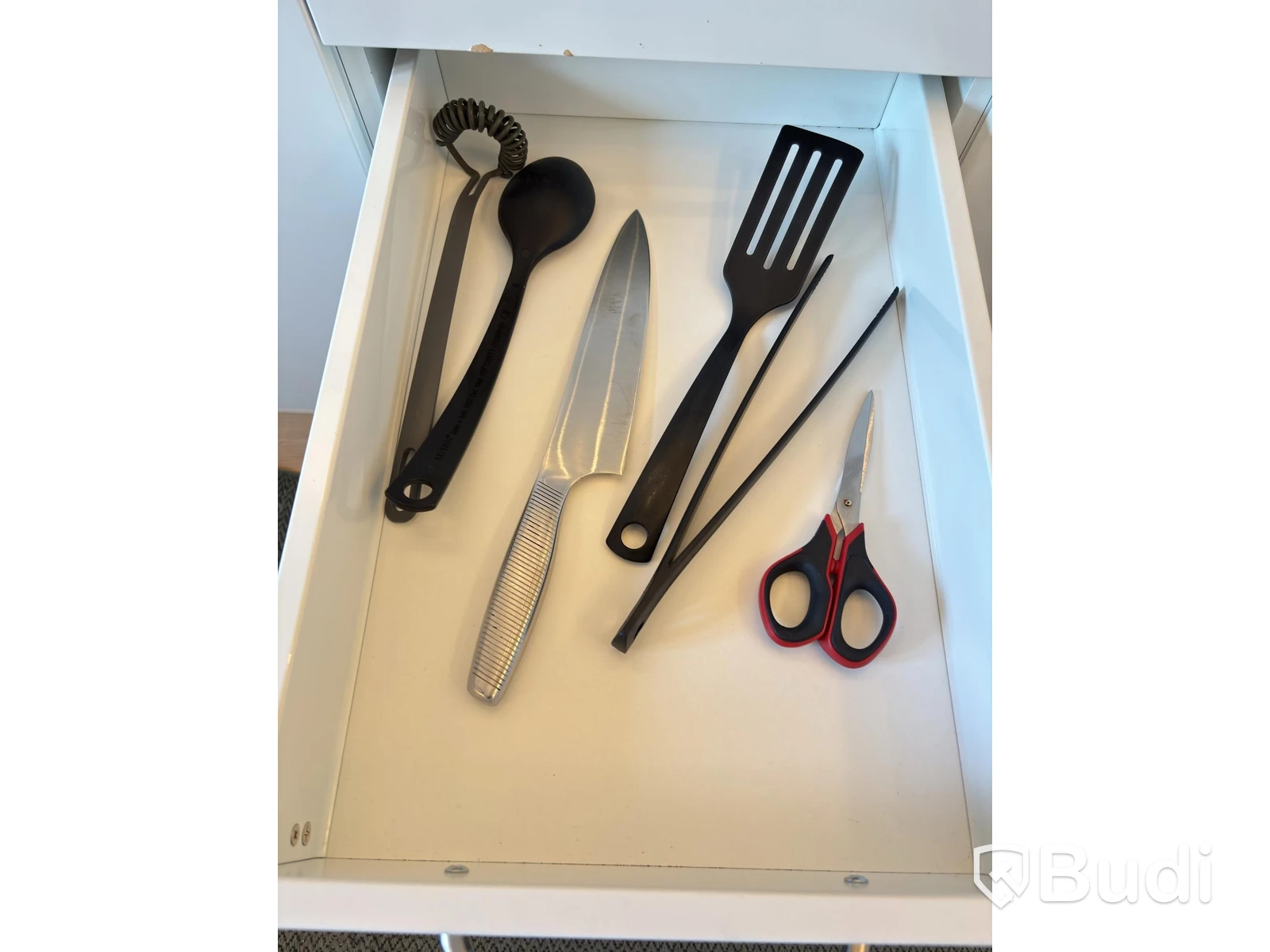 Inventarier till fullt möblerad tvårummare - se alla bilder för komplett innehåll