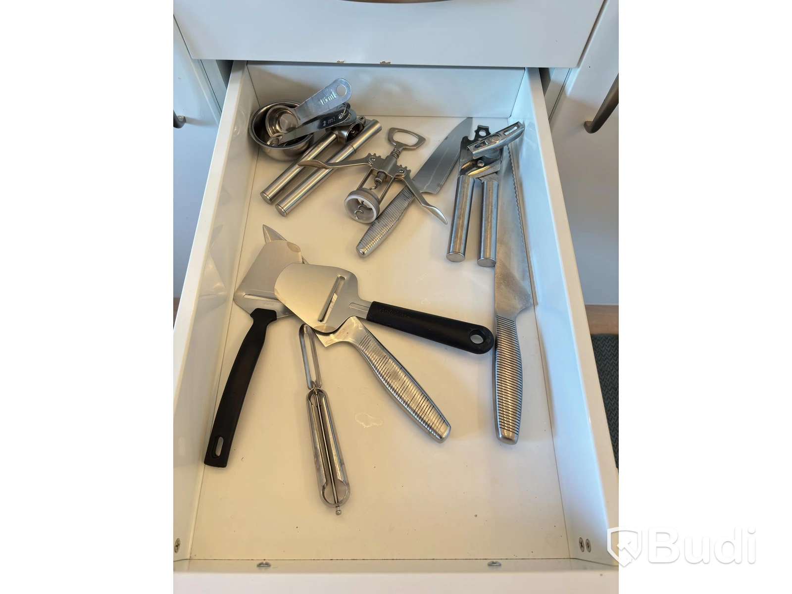 Inventarier till fullt möblerad tvårummare - se alla bilder för komplett innehåll