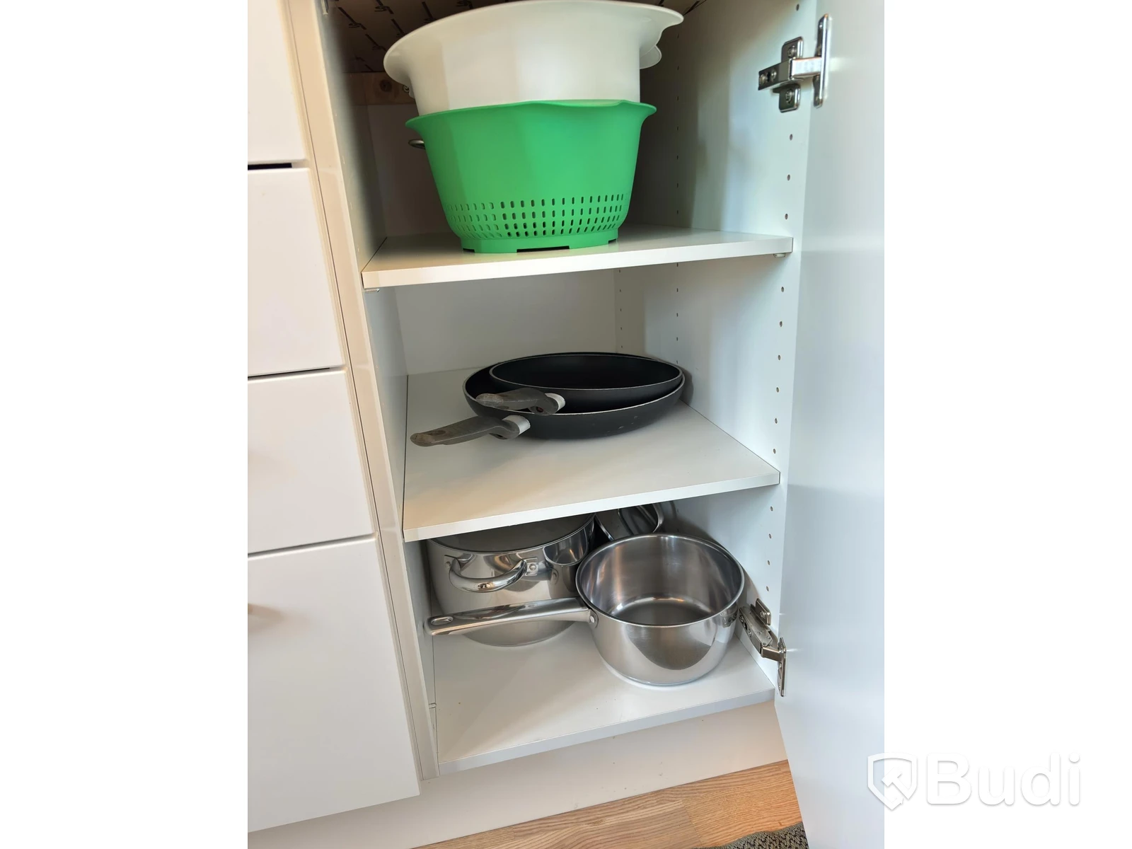 Inventarier till fullt möblerad tvårummare - se alla bilder för komplett innehåll