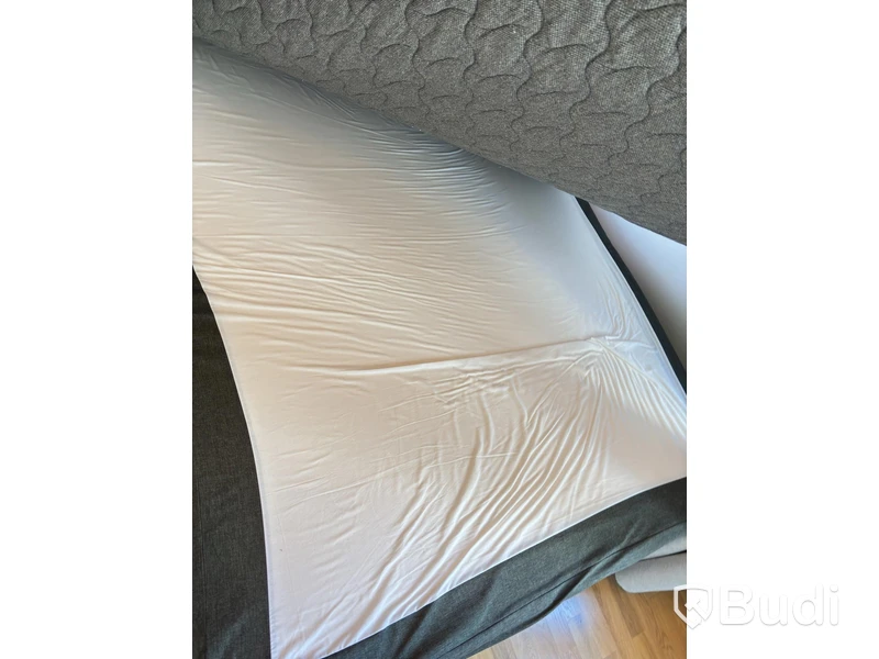 Contents of a fully furnished three-room apartment - see all images for complete contents