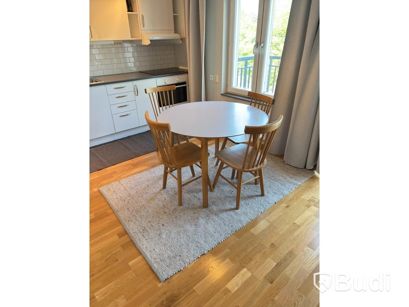 Contents of a fully furnished three-room apartment - see all images for complete contents