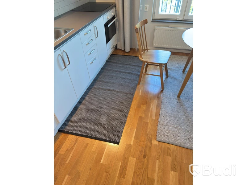 Contents of a fully furnished three-room apartment - see all images for complete contents