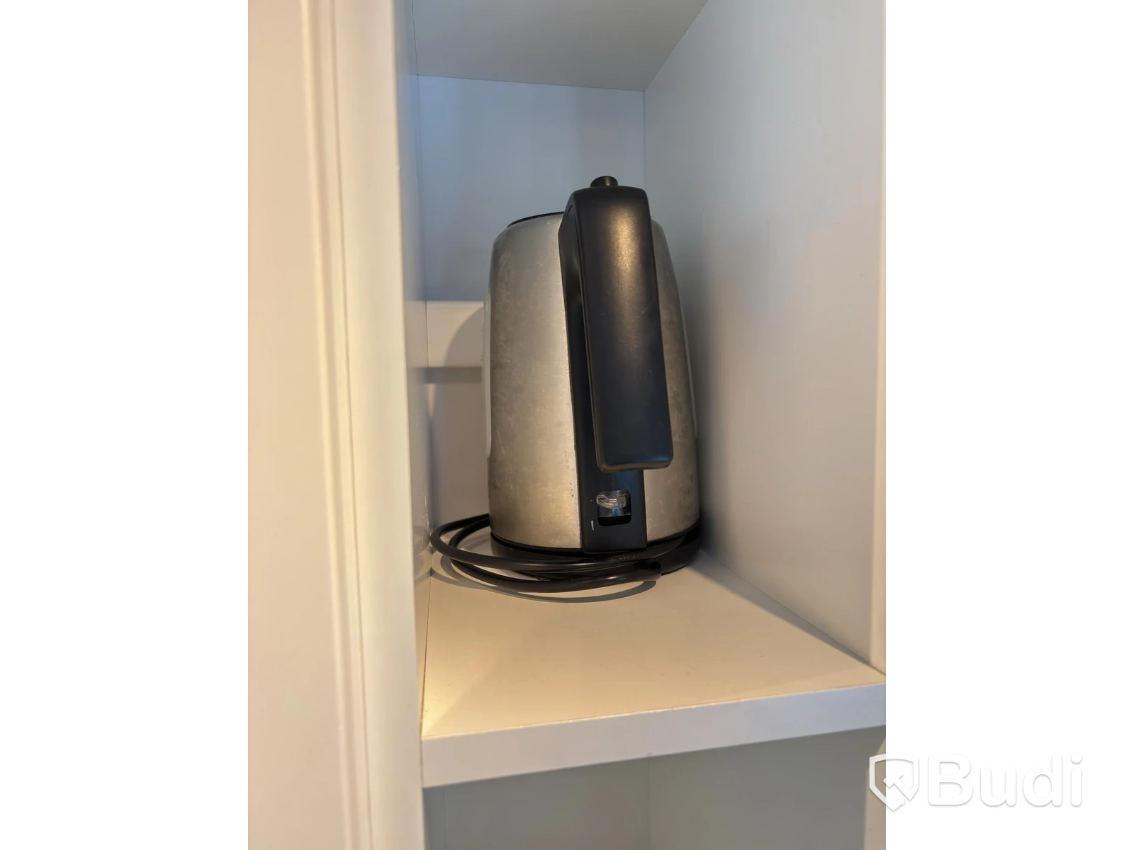 Contents of a fully furnished three-room apartment - see all images for complete contents