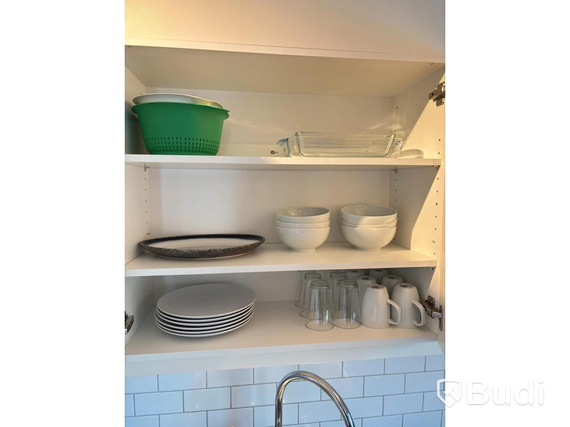 Contents of a fully furnished three-room apartment - see all images for complete contents