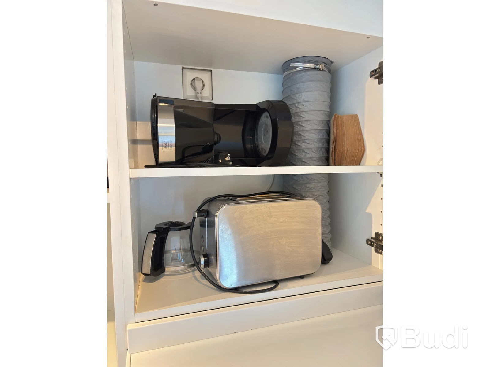 Contents of a fully furnished three-room apartment - see all images for complete contents