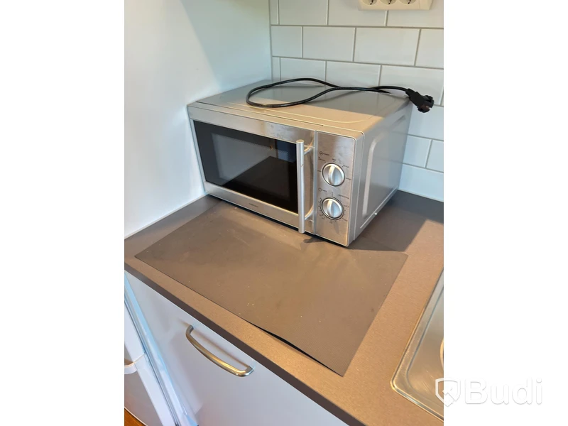 Contents of a fully furnished three-room apartment - see all images for complete contents