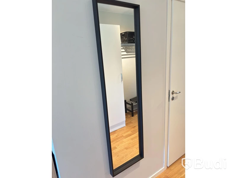 Contents of a fully furnished three-room apartment - see all images for complete contents