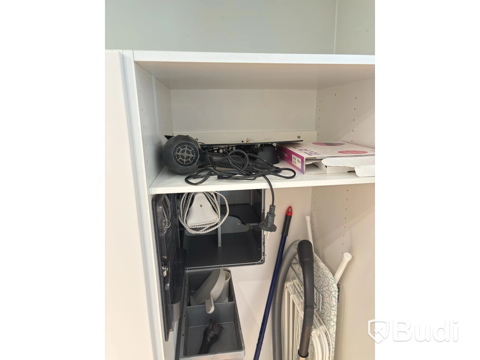 Contents of a fully furnished three-room apartment - see all images for complete contents