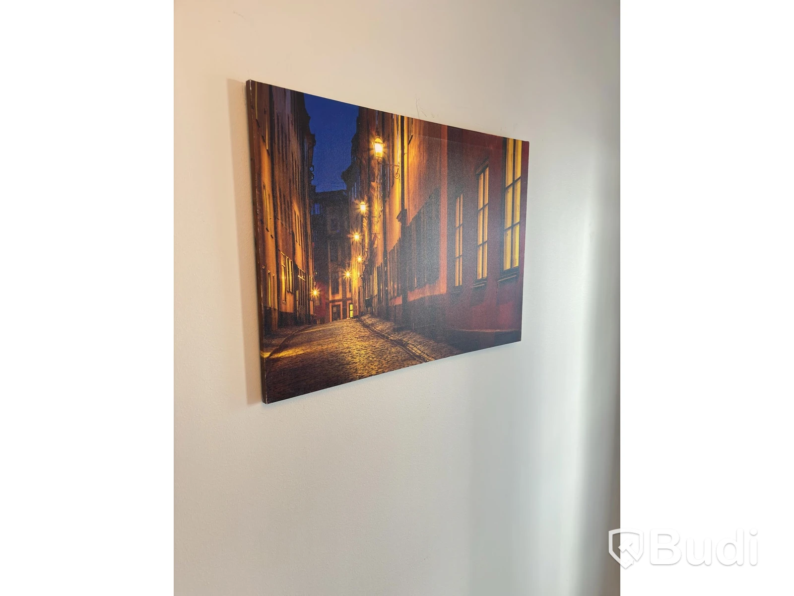 Contents of a fully furnished three-room apartment - see all images for complete contents