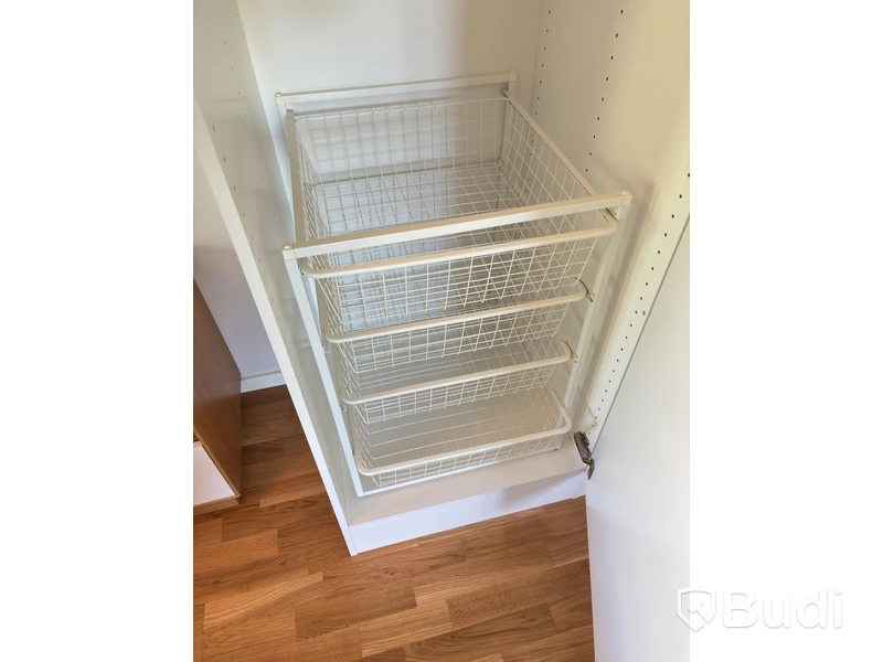 Contents of a fully furnished three-room apartment - see all images for complete contents