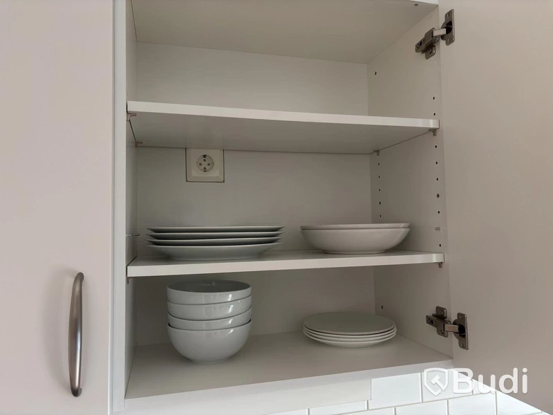Inventarier till fullt möblerad enrummare - se alla bilder för komplett innehåll