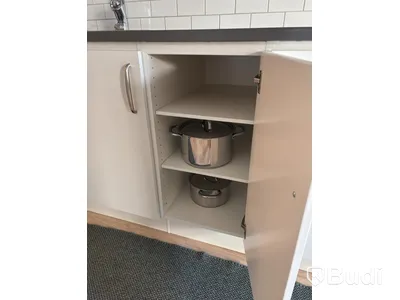 Inventarier till fullt möblerad enrummare - se alla bilder för komplett innehåll