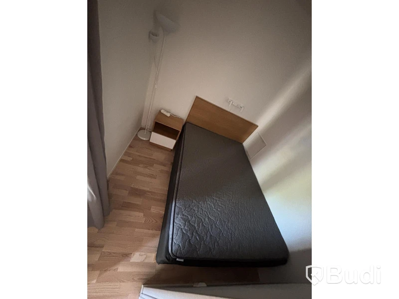 Inventarier till fullt möblerad enrummare - se alla bilder för komplett innehåll