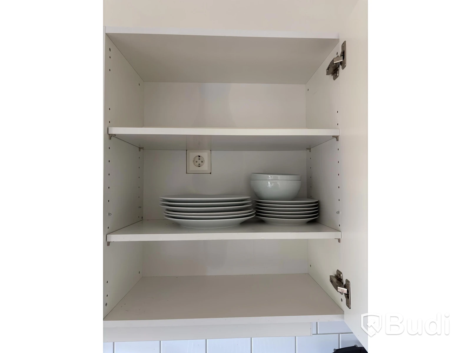 Contents from a fully furnished three-room apartment – see all photos for complete contents