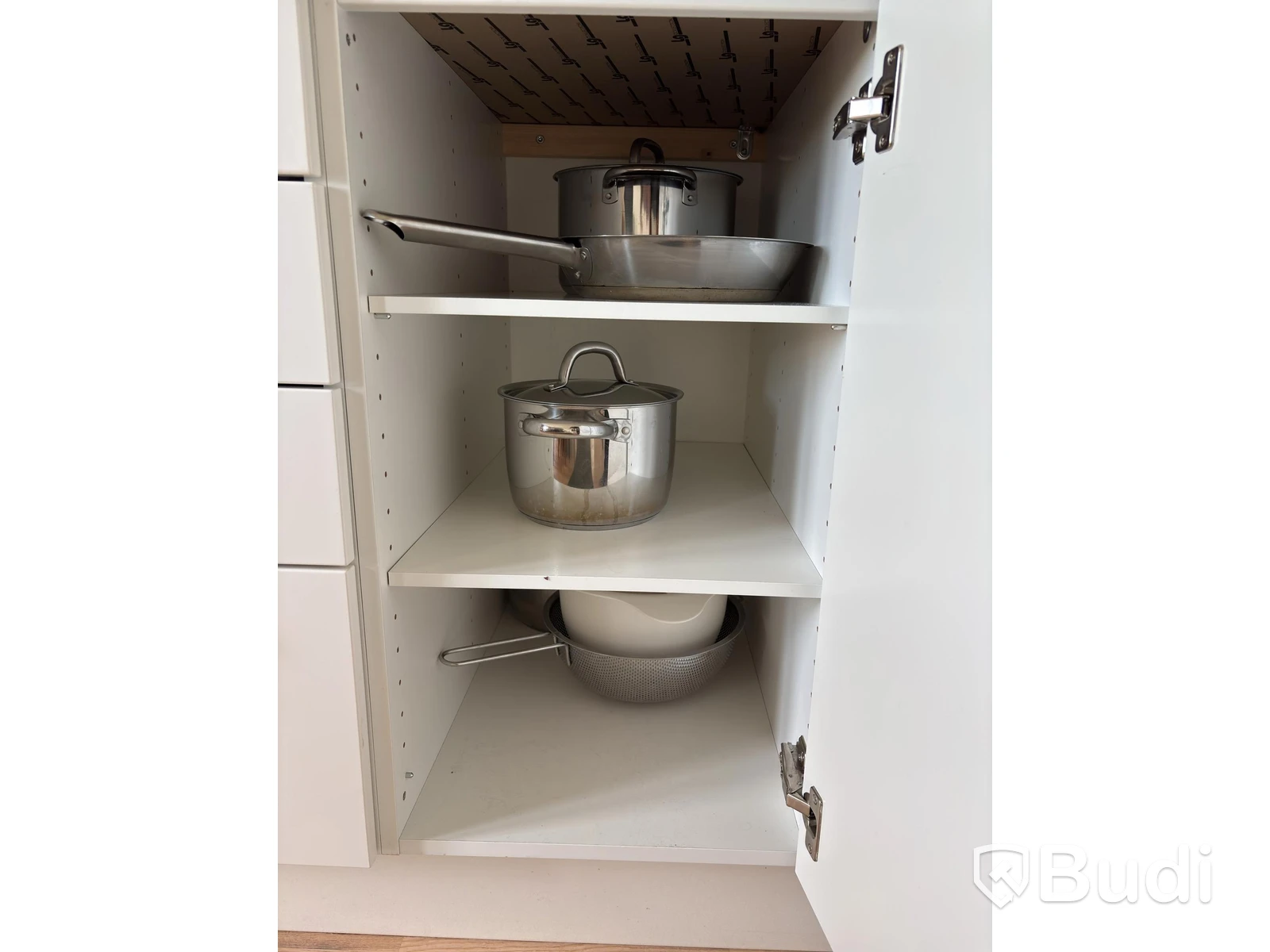 Contents from a fully furnished three-room apartment – see all photos for complete contents