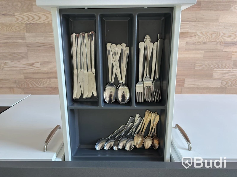 Contents from a fully furnished three-room apartment – see all photos for complete contents