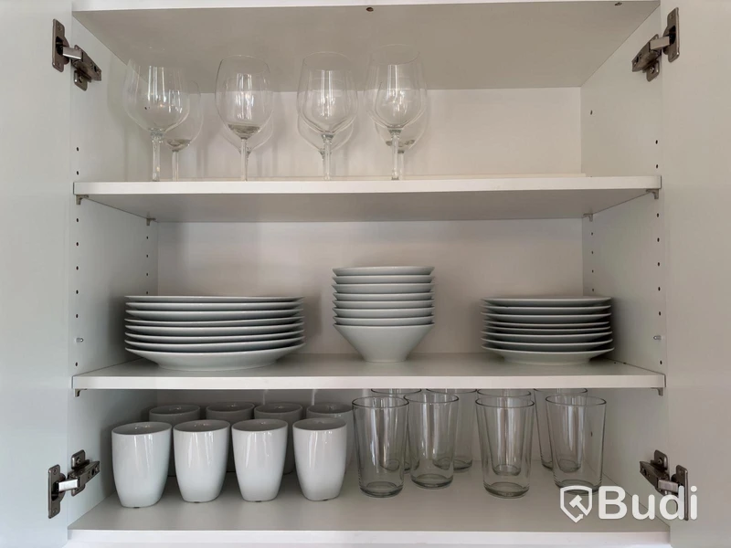 Contents of a fully furnished three-room apartment - see all photos for everything included