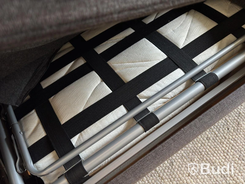 Contents of a fully furnished three-room apartment - see all photos for everything included