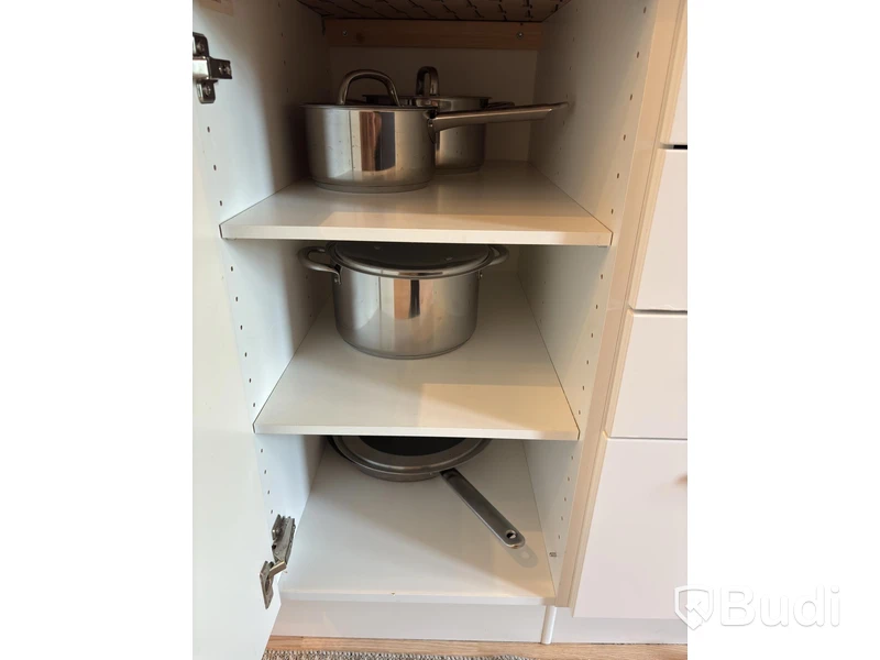 Inventarier till fullt möblerad trerummare - se alla bilder för komplett innehåll