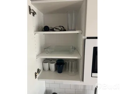Inventarier till fullt möblerad enrummare - se alla bilder för komplett innehåll
