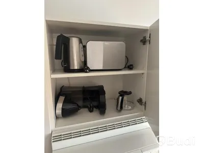 Inventarier till fullt möblerad enrummare - se alla bilder för komplett innehåll